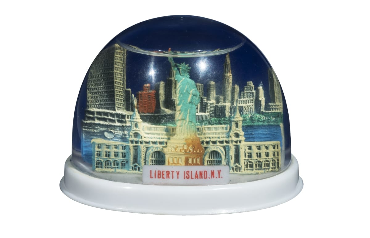 thf175423 "Liberty Island" Snow Globe