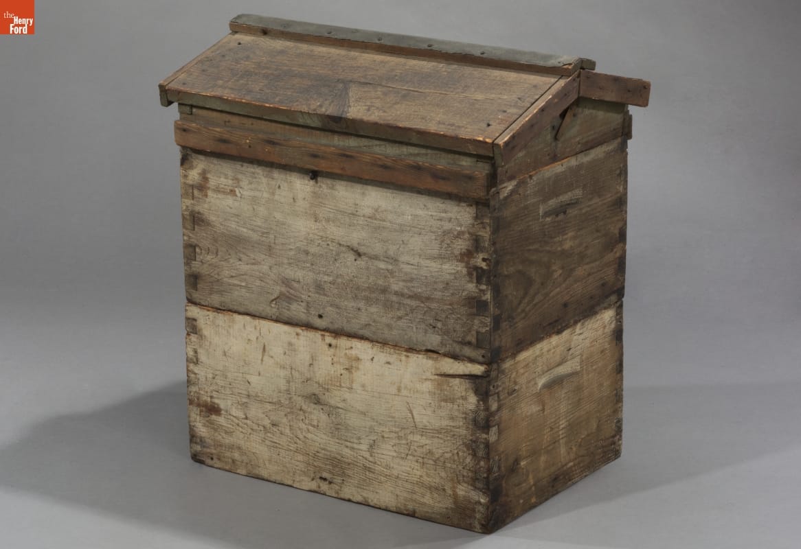 Birdhouse-shaped box made out of wooden planks