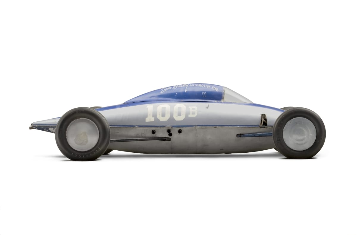 Tear-shaped race car in two shades of blue