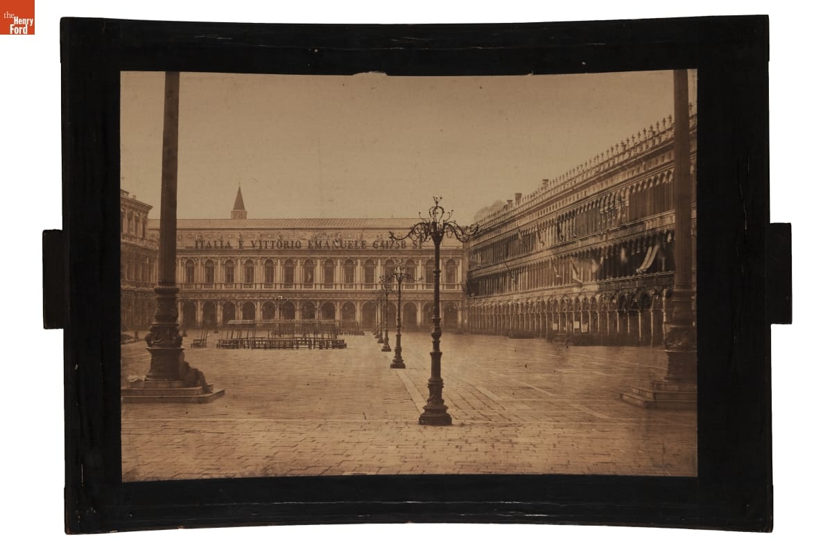 Image of building wrapped around a public square